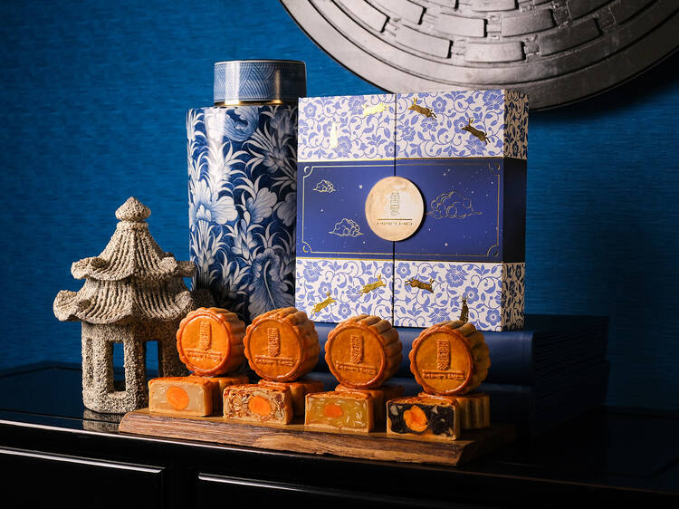 This well-regarded Chinese restaurant takes inspiration from Blue Willow china for its mooncakes this year